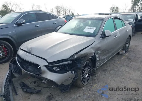 2022 Mercedes-Benz C 300 Sedan z USA, uszkodzony, nr VIN W1KAF4GBXNR058031